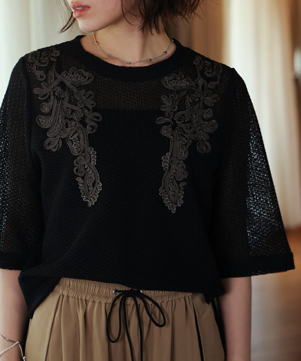 コード刺しゅうモチーフプルオーバー