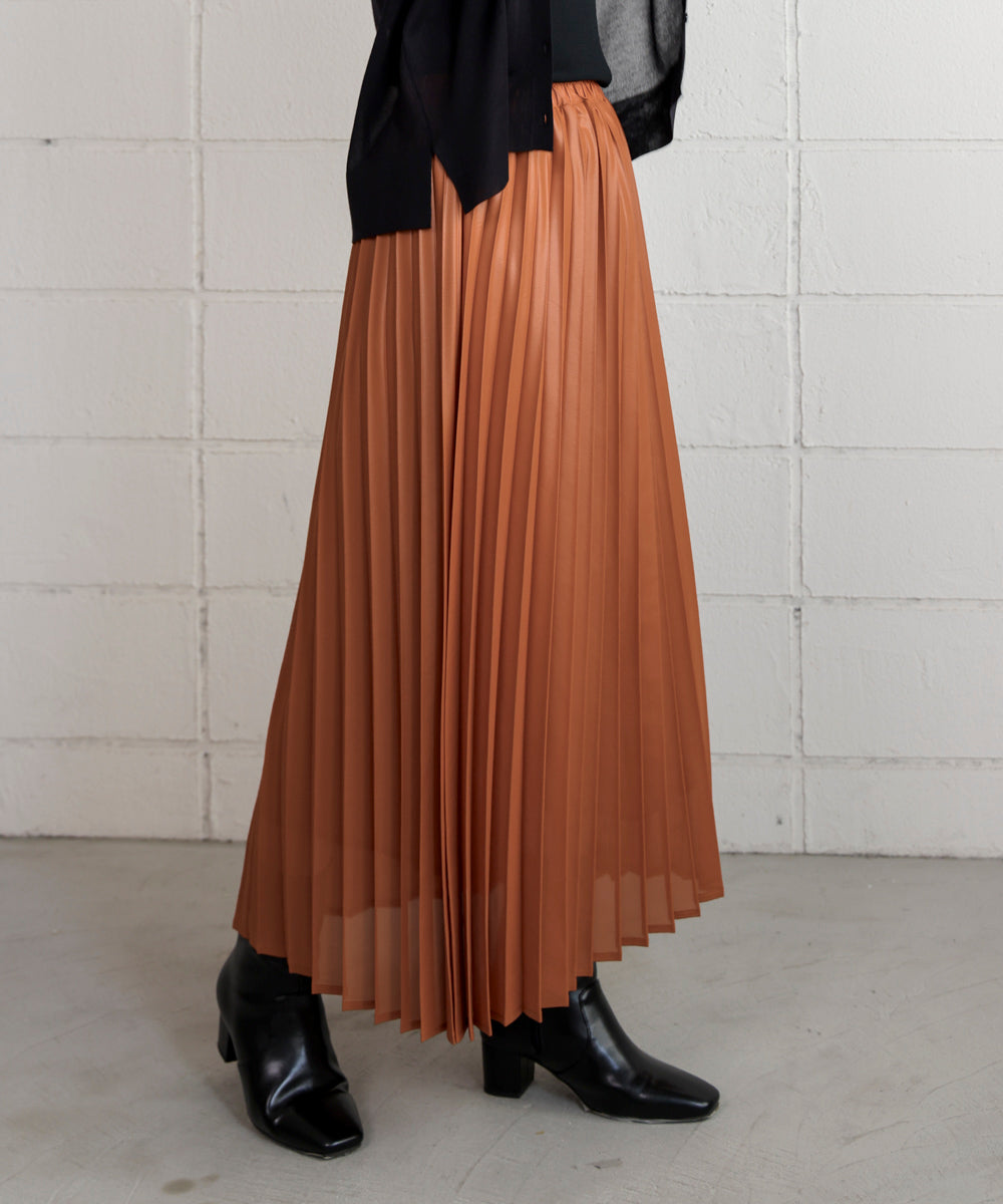 レザーライクチンツ加工スカート