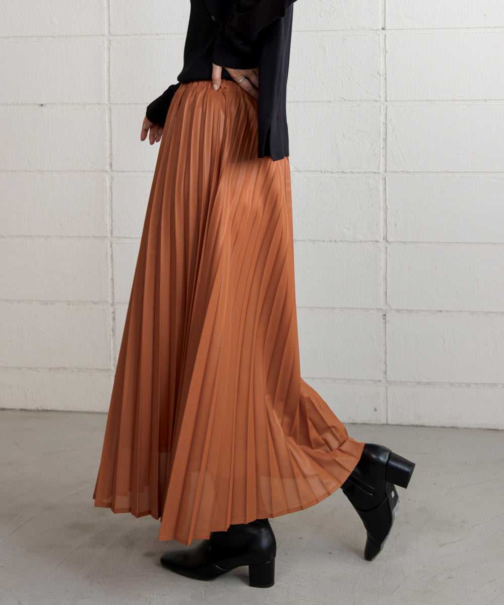 レザーライクチンツ加工スカート