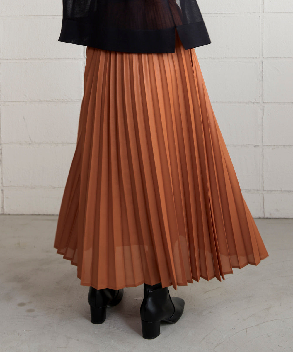 レザーライクチンツ加工スカート