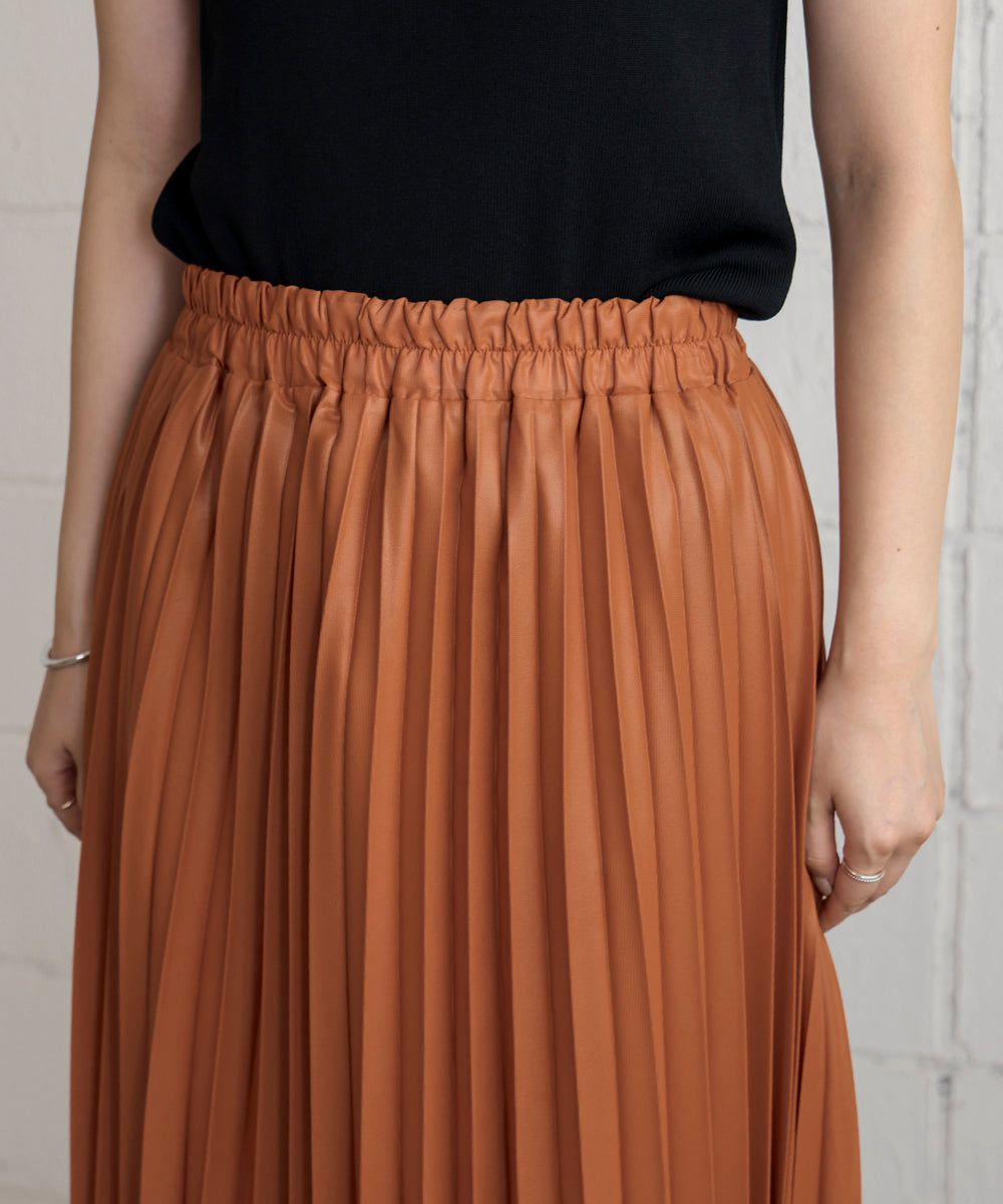 レザーライクチンツ加工スカート