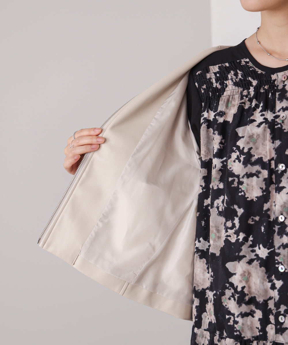 フレアスリーブフェイクレザージャケット