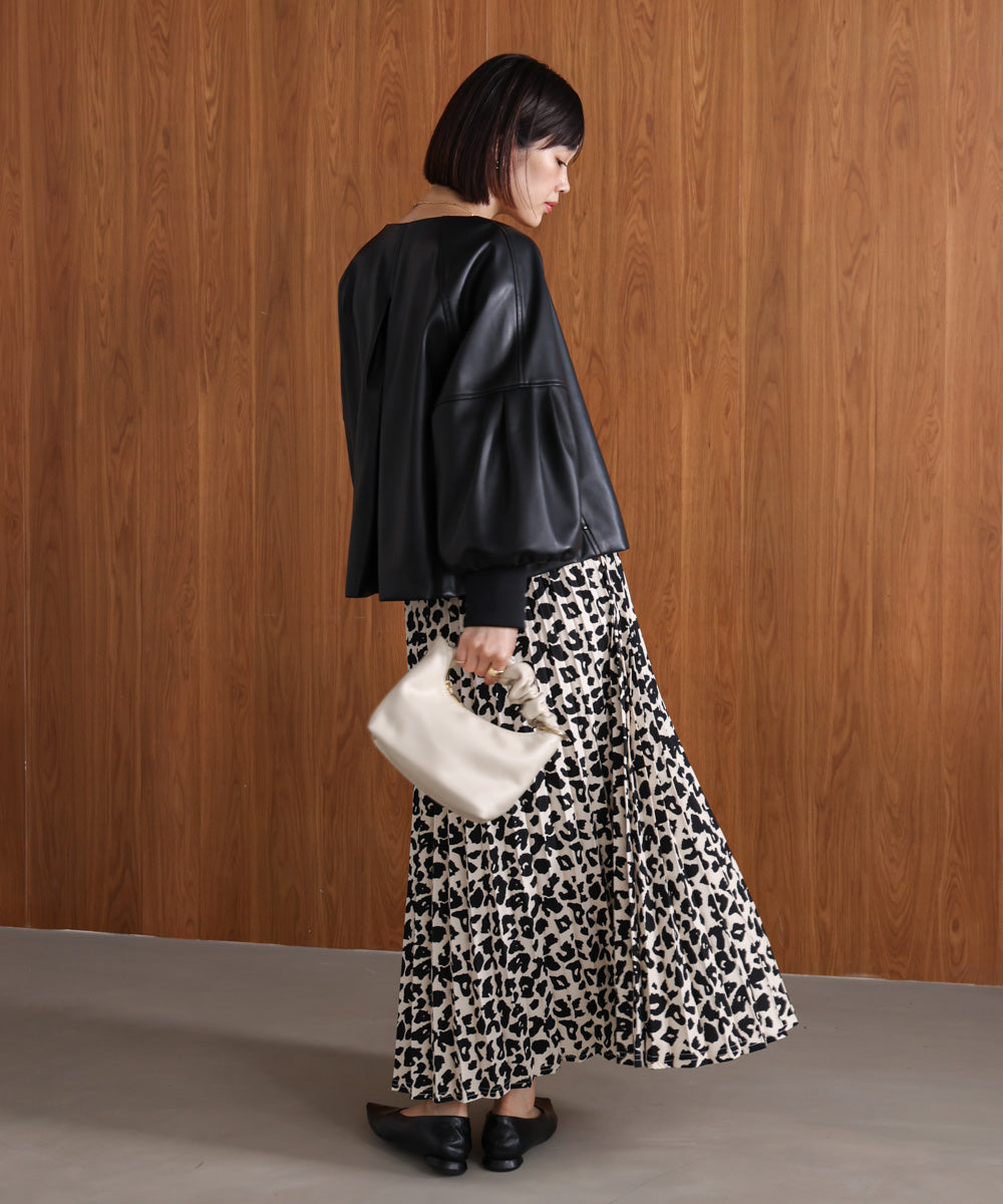 フレアスリーブフェイクレザージャケット