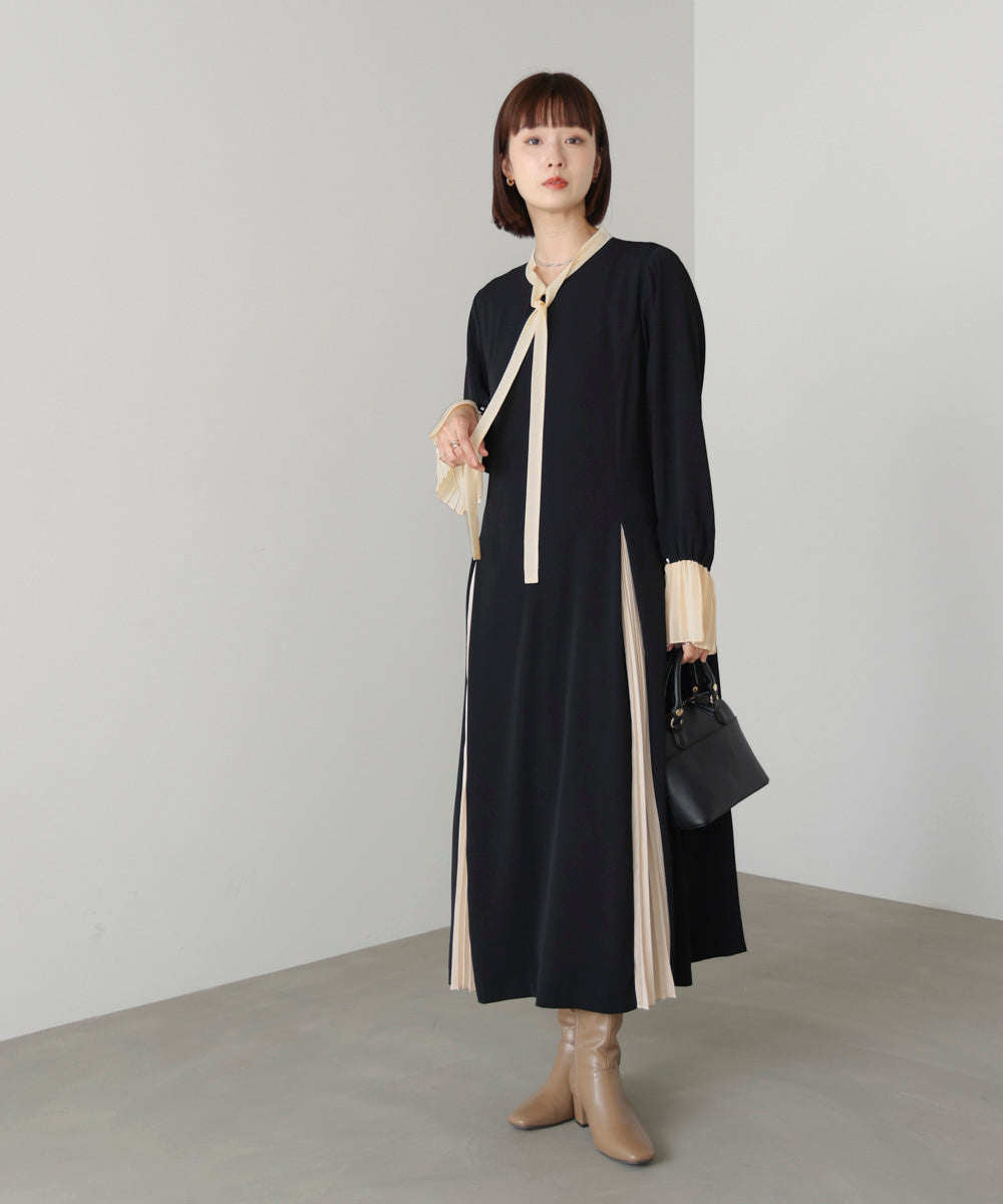 プリーツワンピース