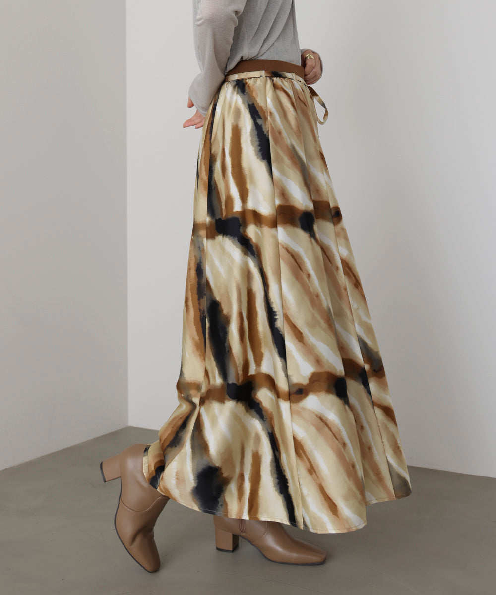 マーブルウエーブ柄スカンツ