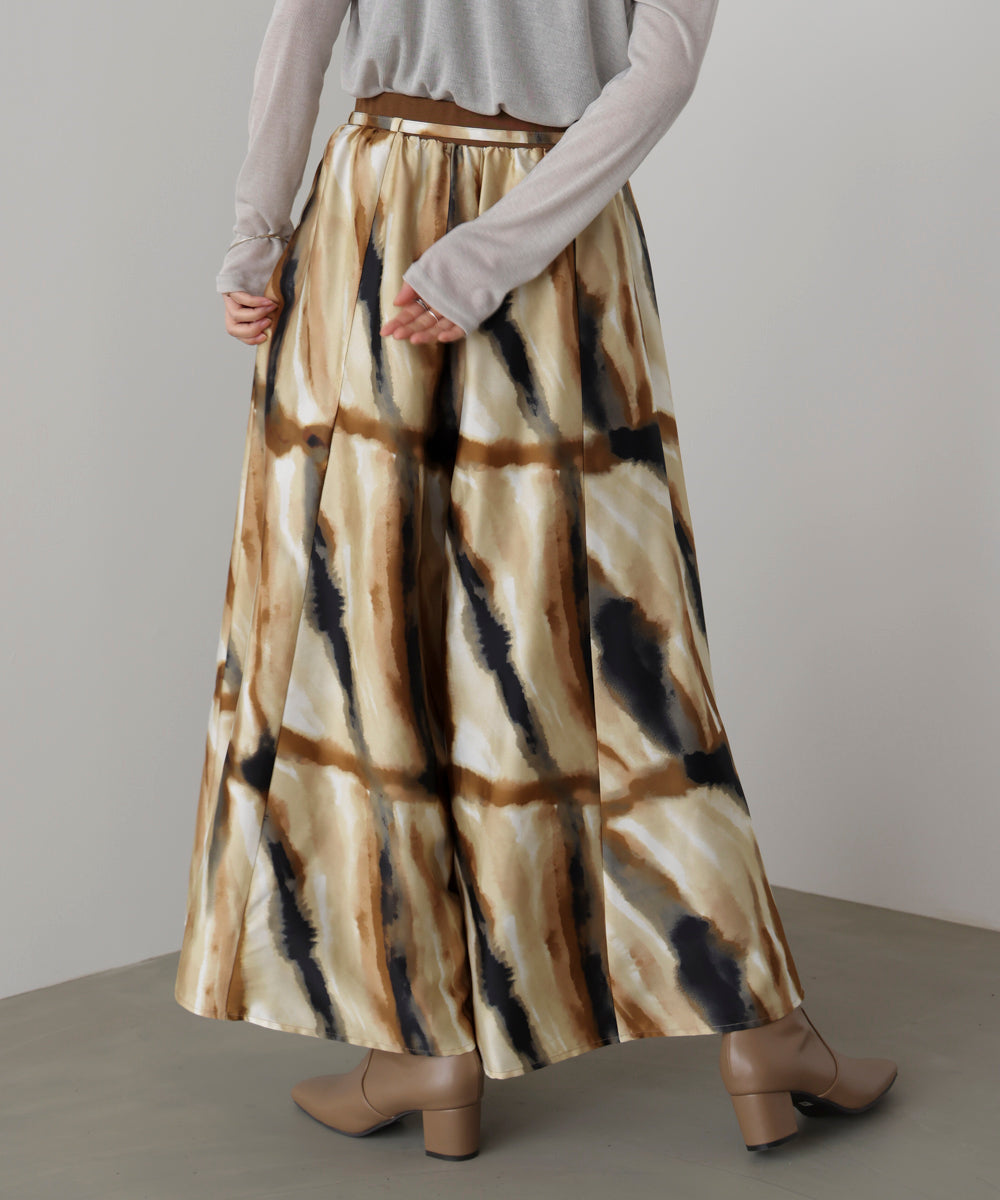 マーブルウエーブ柄スカンツ