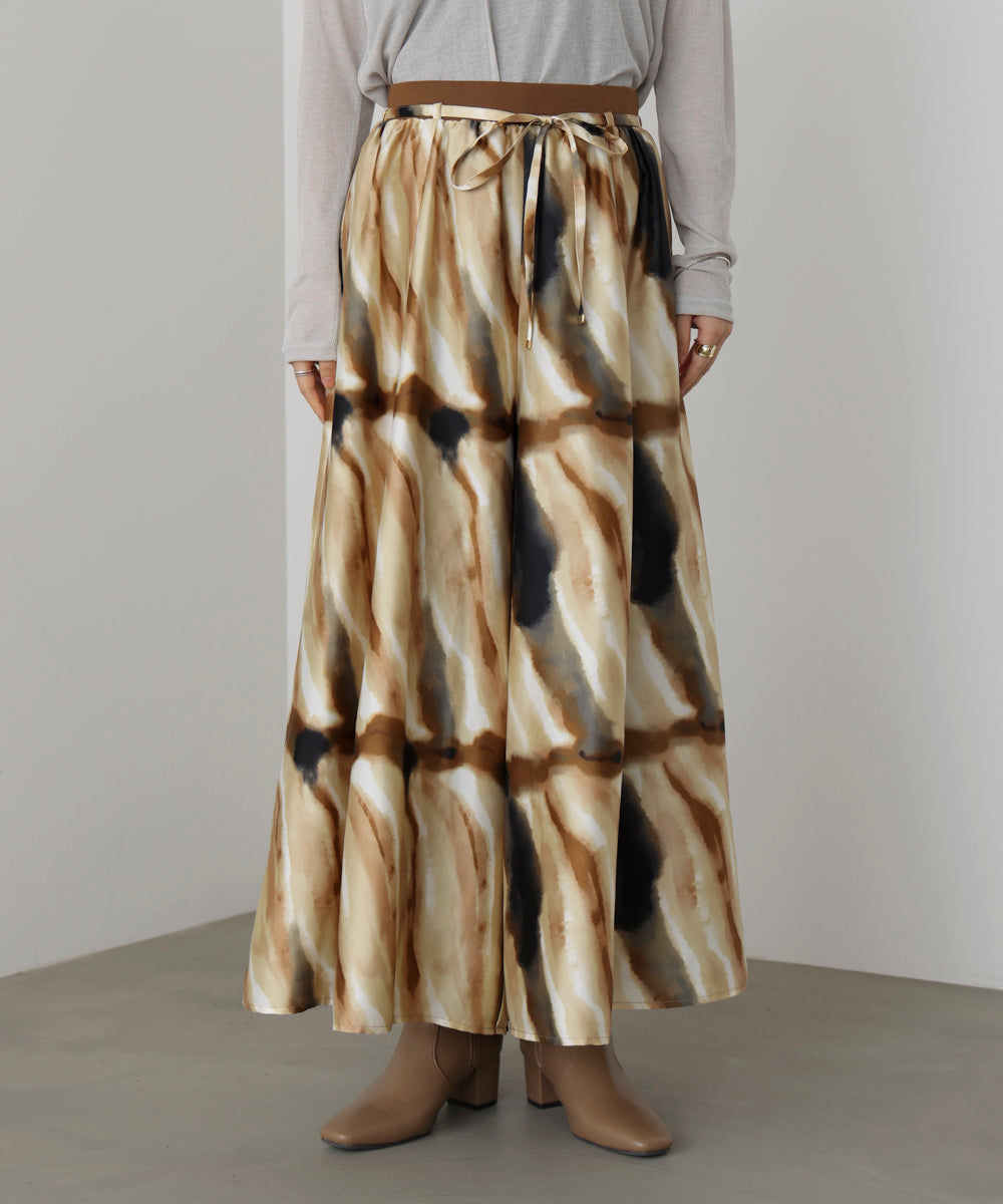 マーブルウエーブ柄スカンツ