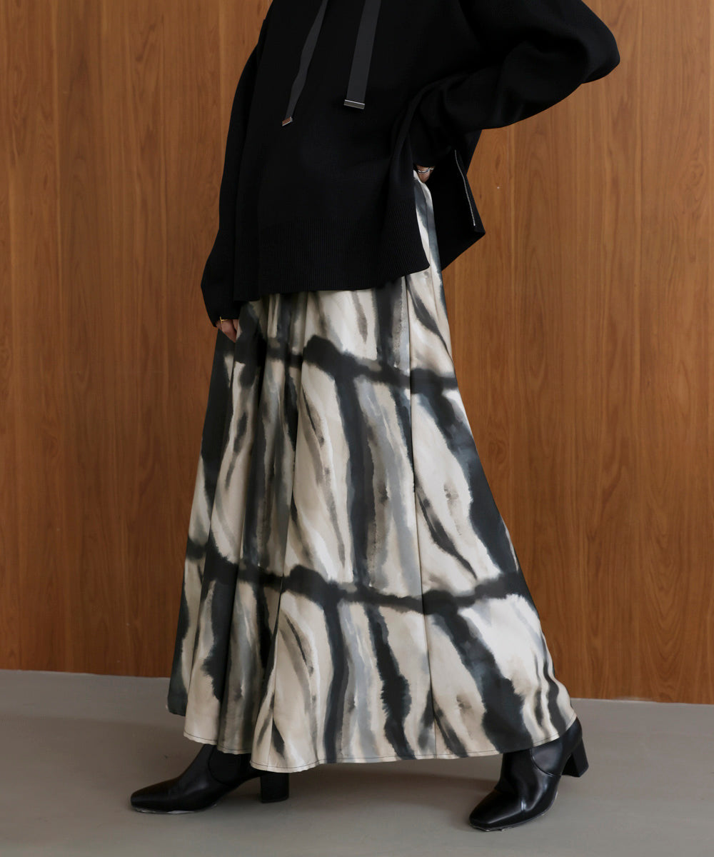 マーブルウエーブ柄スカンツ