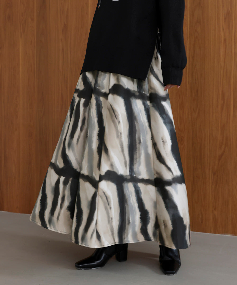 マーブルウエーブ柄スカンツ