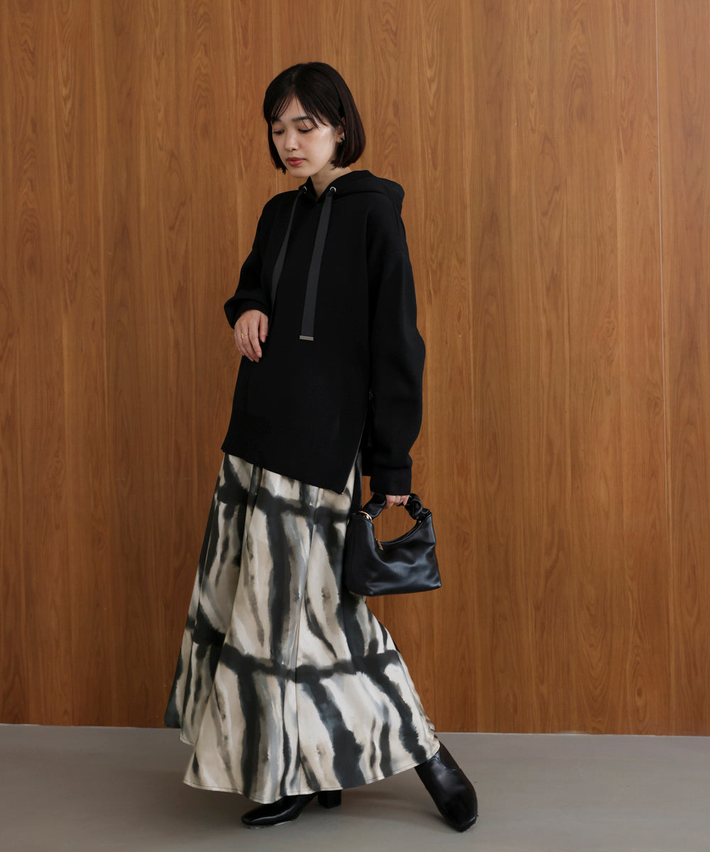 マーブルウエーブ柄スカンツ