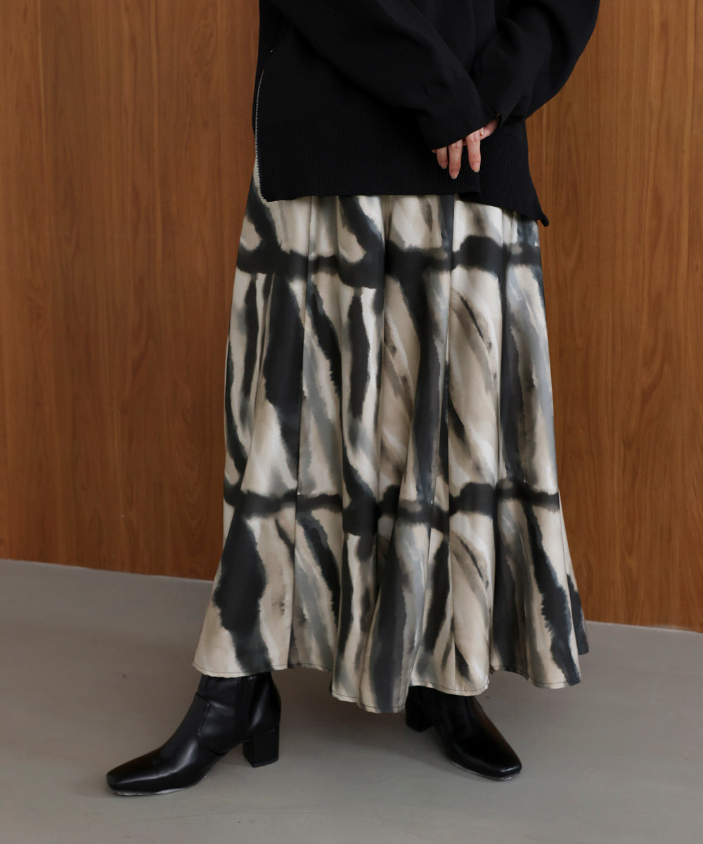 マーブルウエーブ柄スカンツ