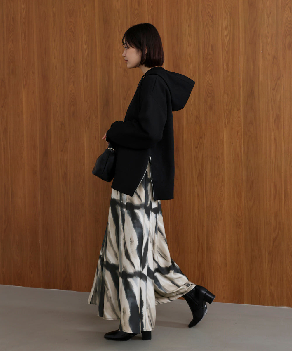 マーブルウエーブ柄スカンツ