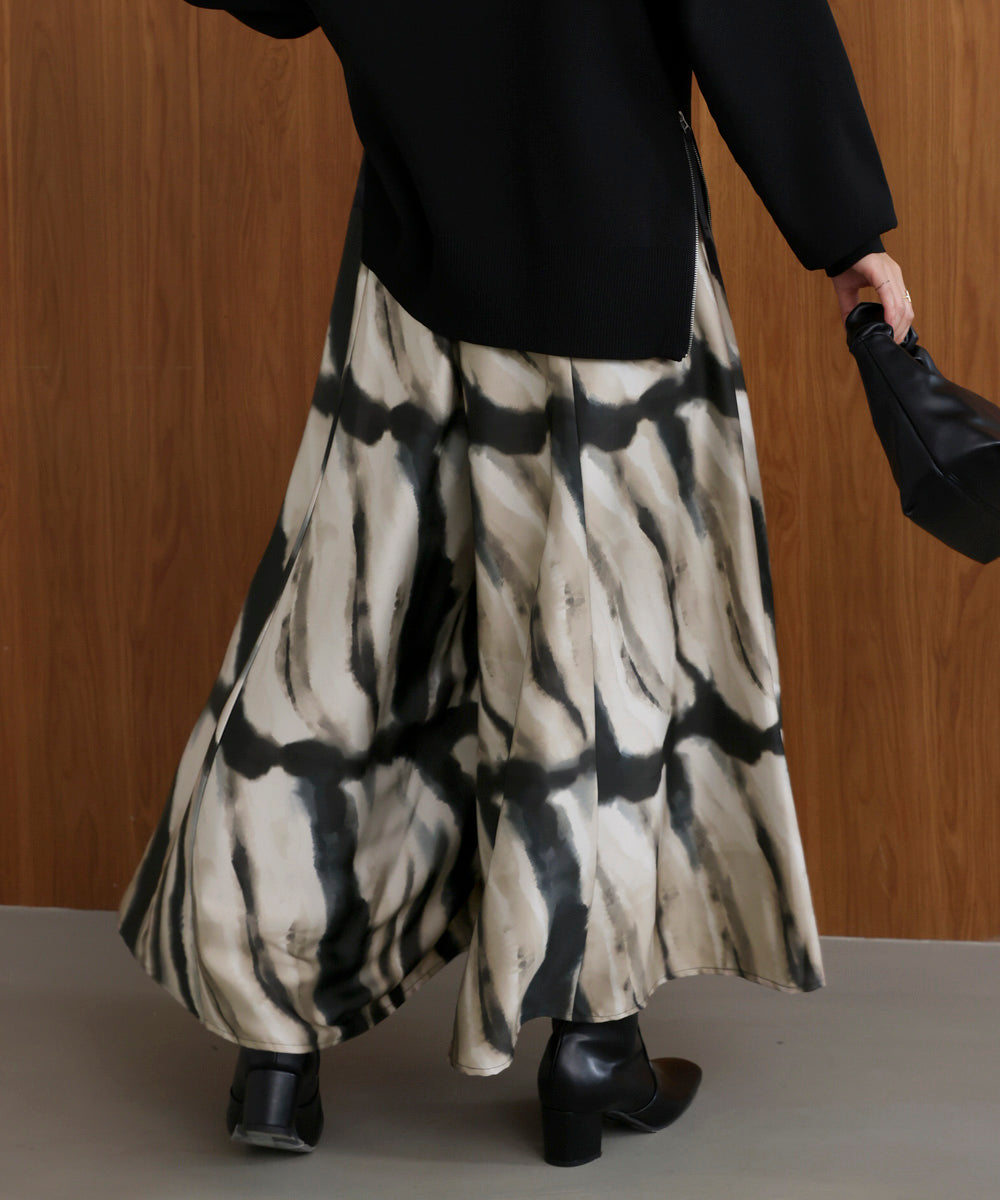 マーブルウエーブ柄スカンツ