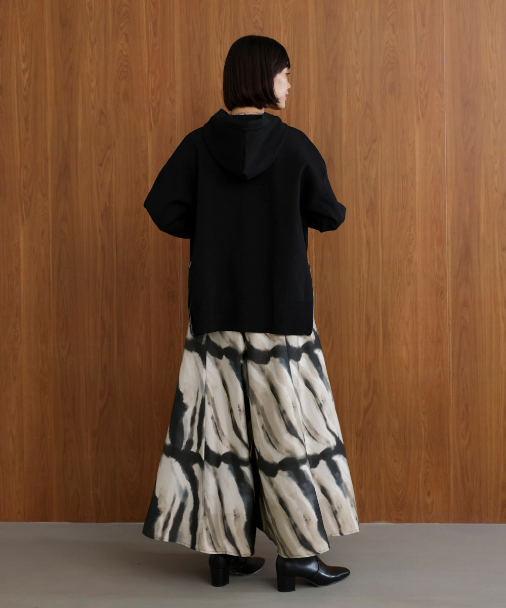 マーブルウエーブ柄スカンツ