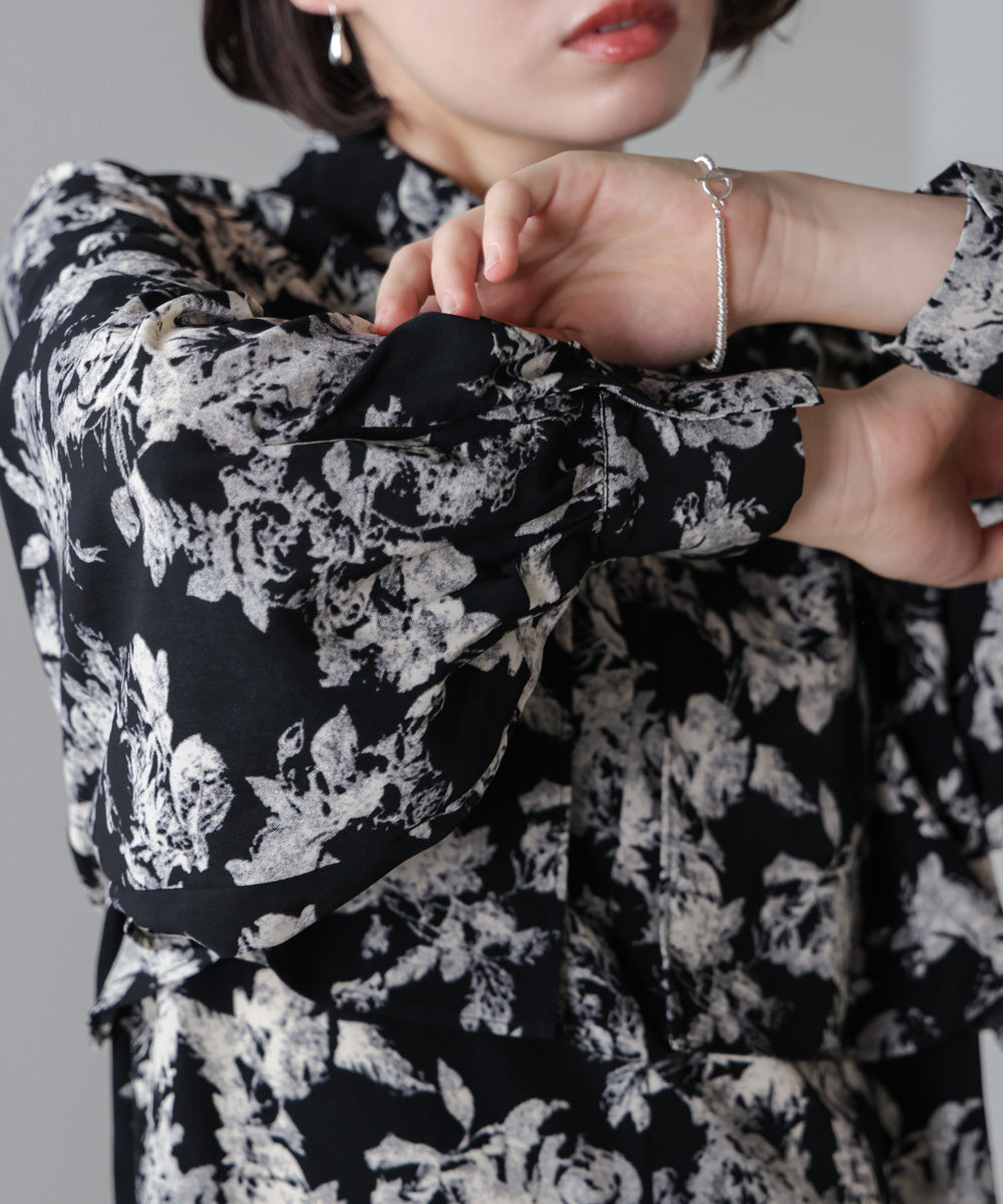 フロントフリル花柄ワンピース