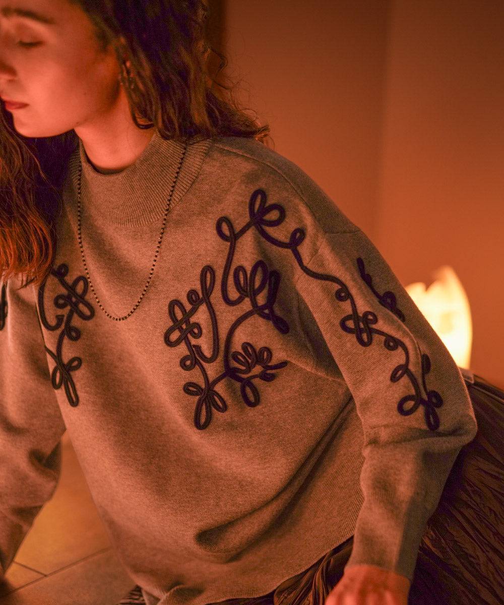 コード刺繍ハイネックチュニック