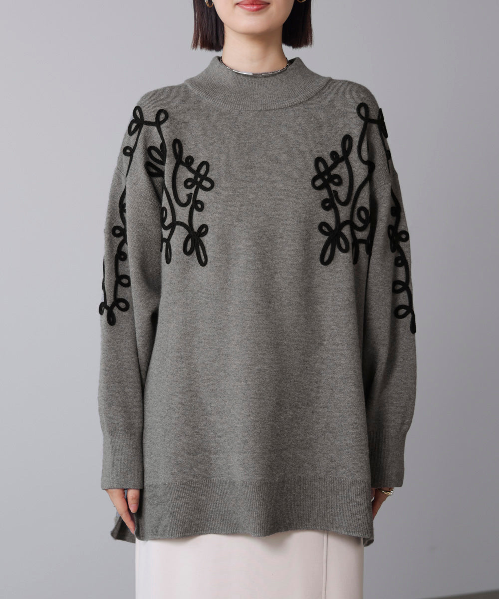 コード刺繍ハイネックチュニック