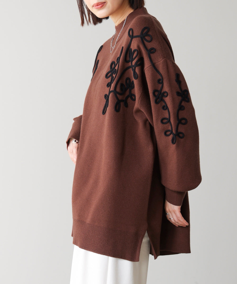 コード刺繍ハイネックチュニック