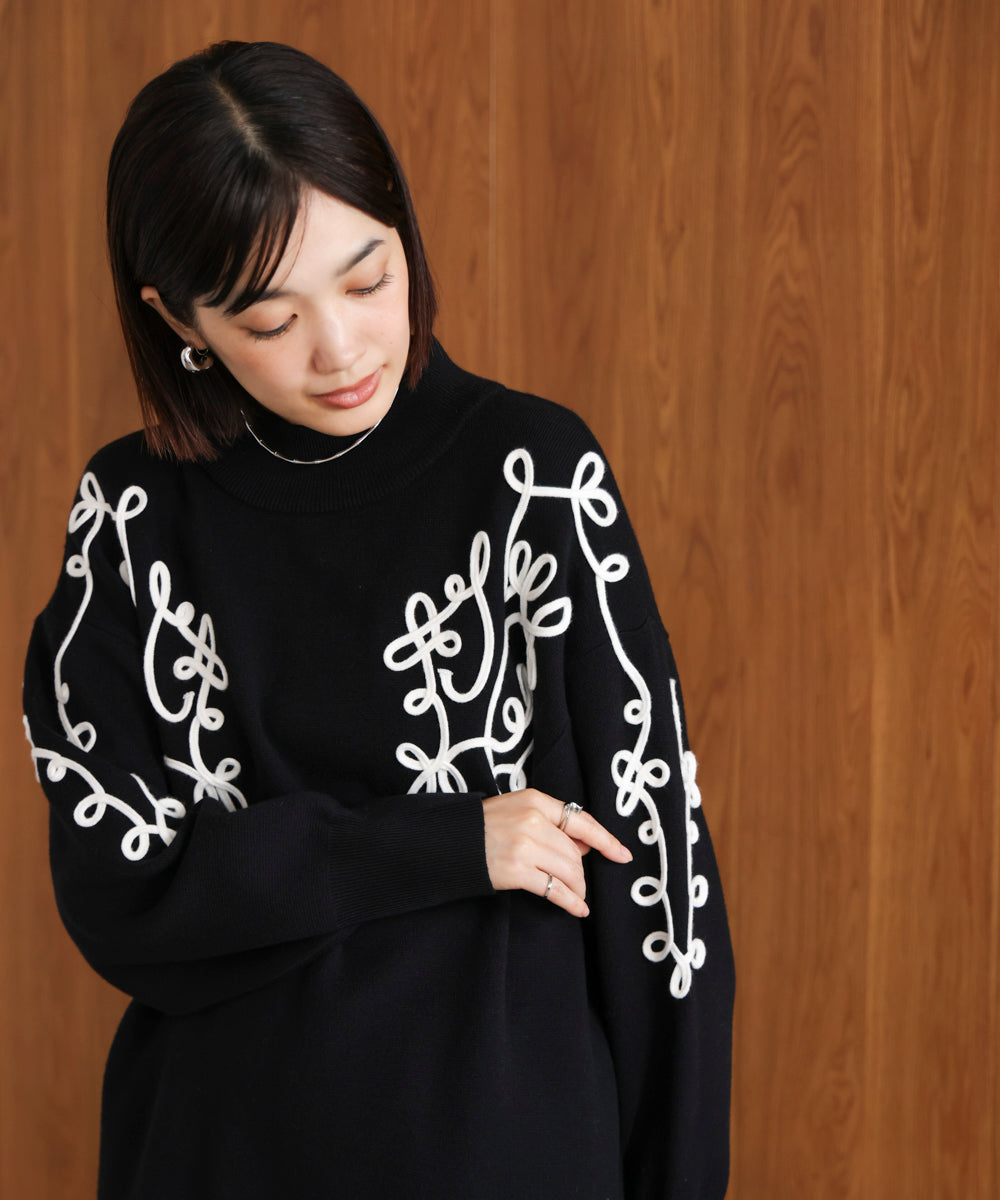 コード刺繍ハイネックチュニック
