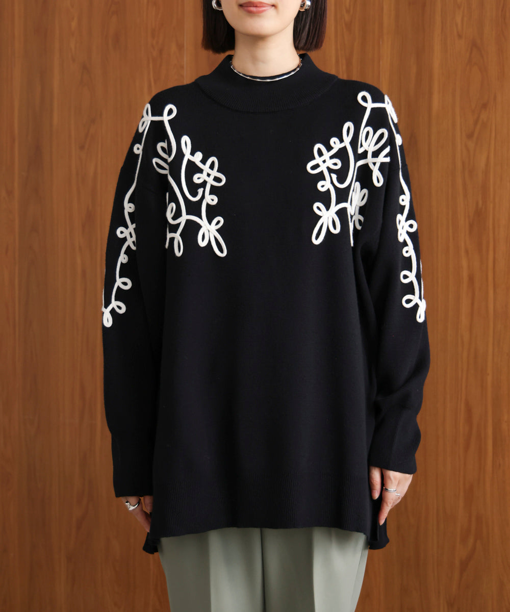 コード刺繍ハイネックチュニック