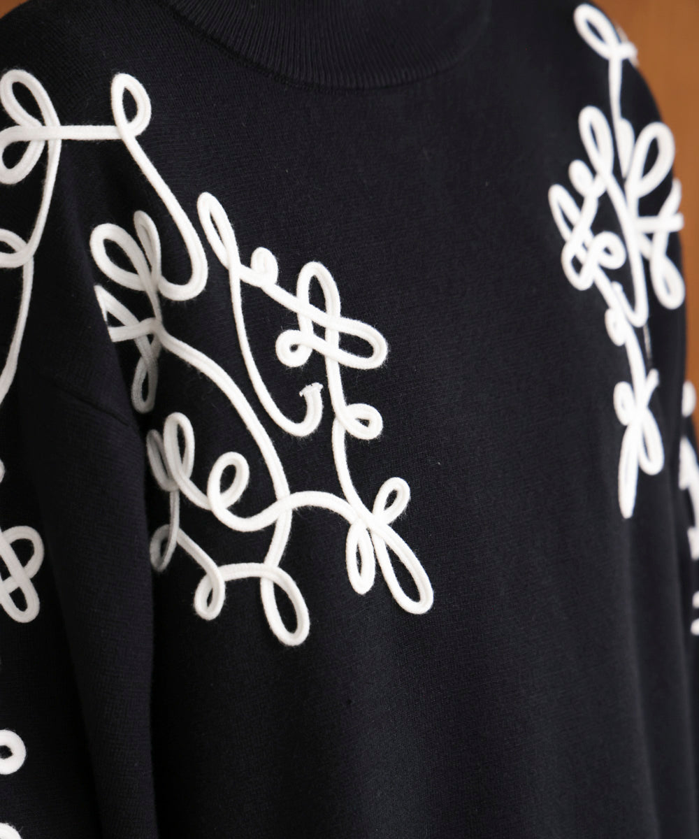 コード刺繍ハイネックチュニック
