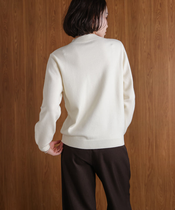 刺しゅうロゴニットプルオーバー