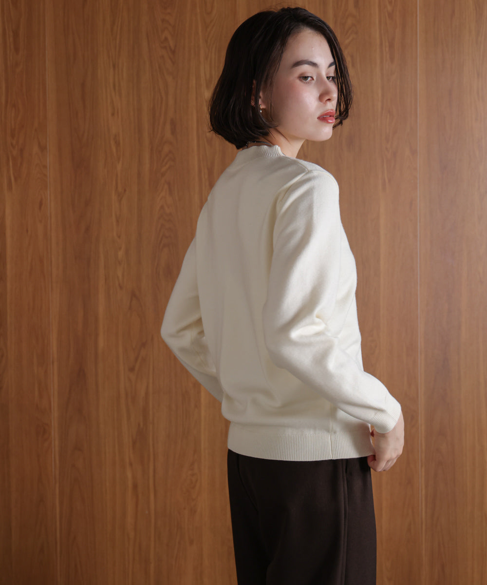 刺しゅうロゴニットプルオーバー