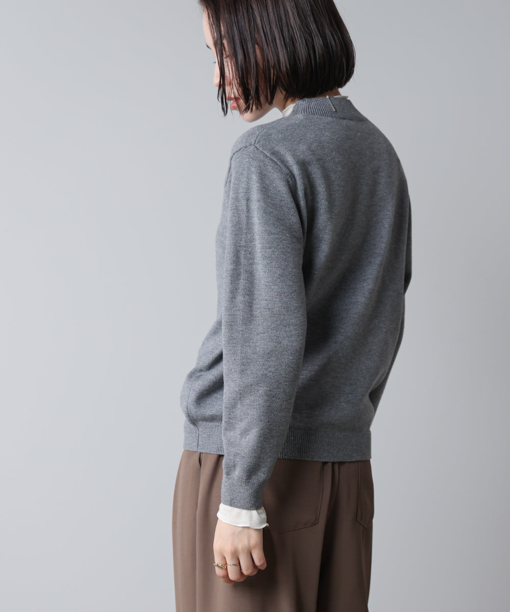 刺しゅうロゴニットプルオーバー