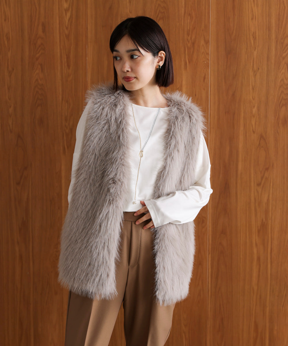 ネックレス付き刺しゅうプルオーバー