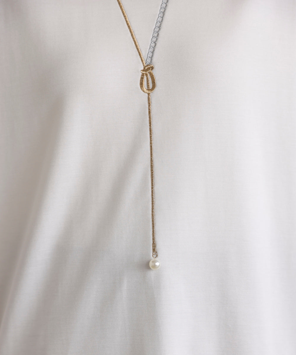 ネックレス付き刺しゅうプルオーバー