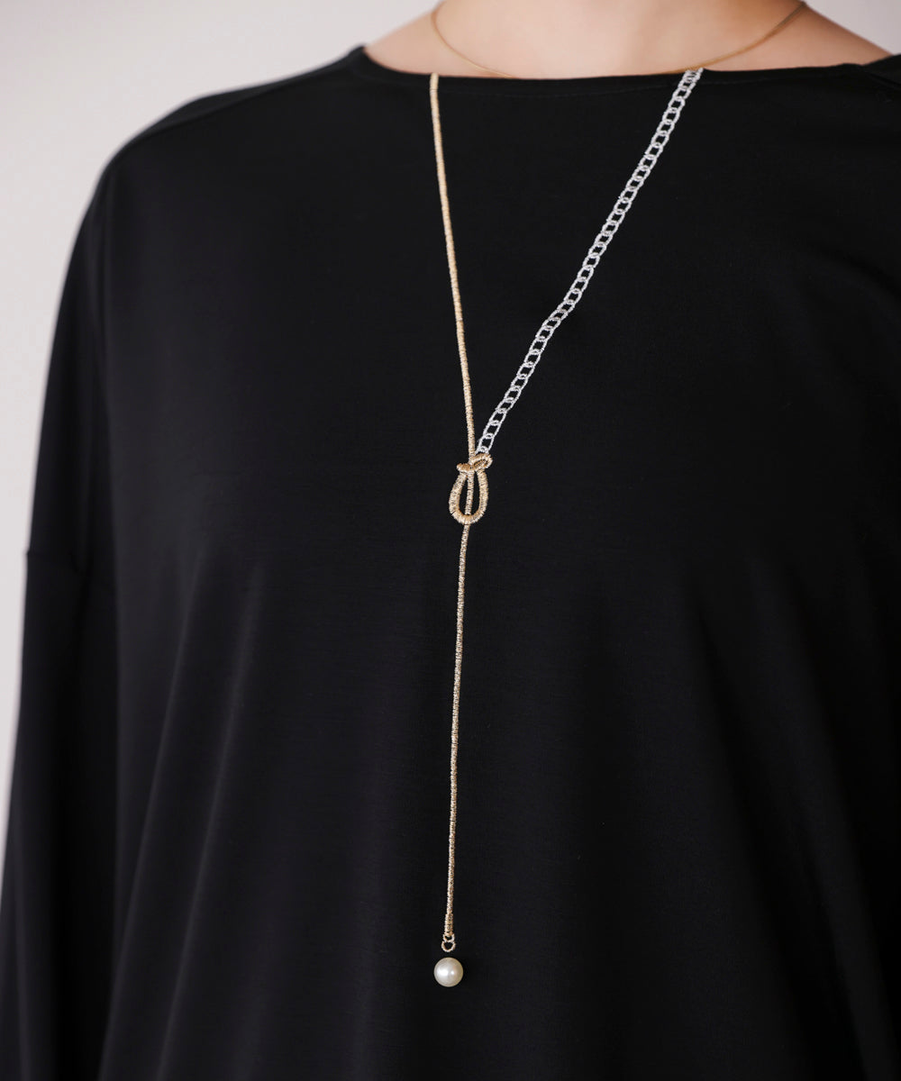 ネックレス付き刺しゅうプルオーバー