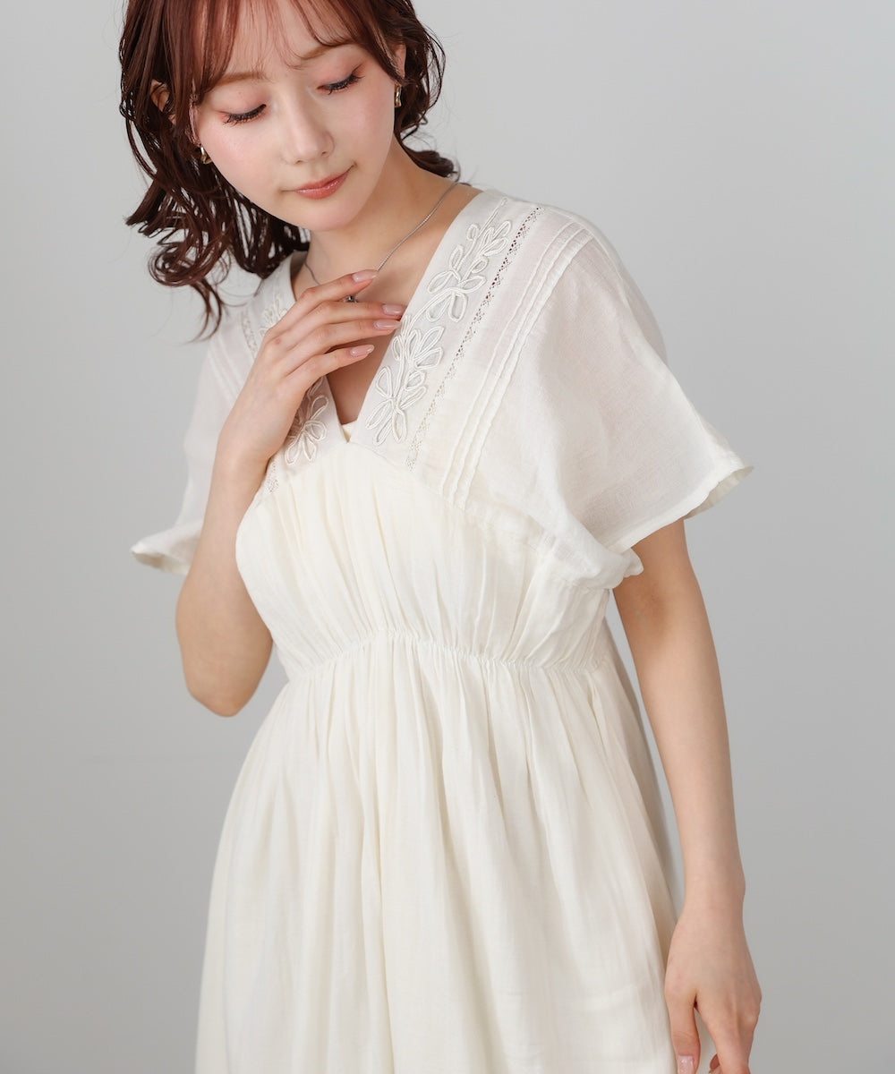 テープ刺繍ピンタックレースワンピース