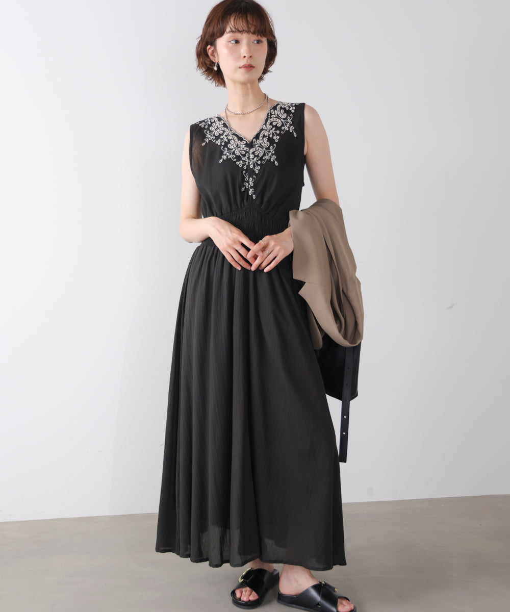 スカラップ刺繍ウエストギャザーワンピース