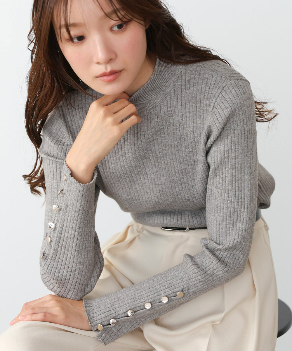 袖ボタンハイネックリブニットトップス