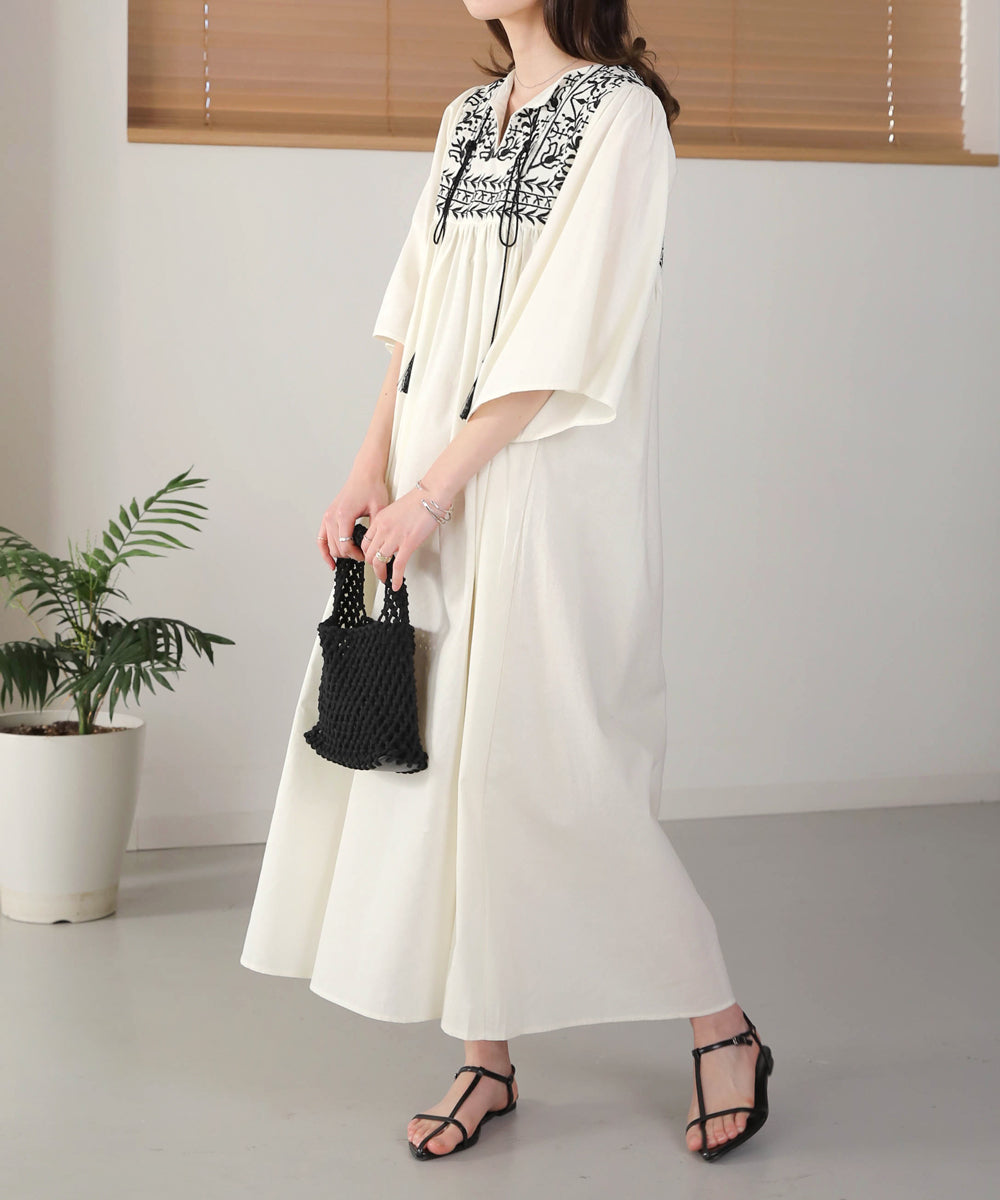 Bab フロント刺繍タッセルワンピース