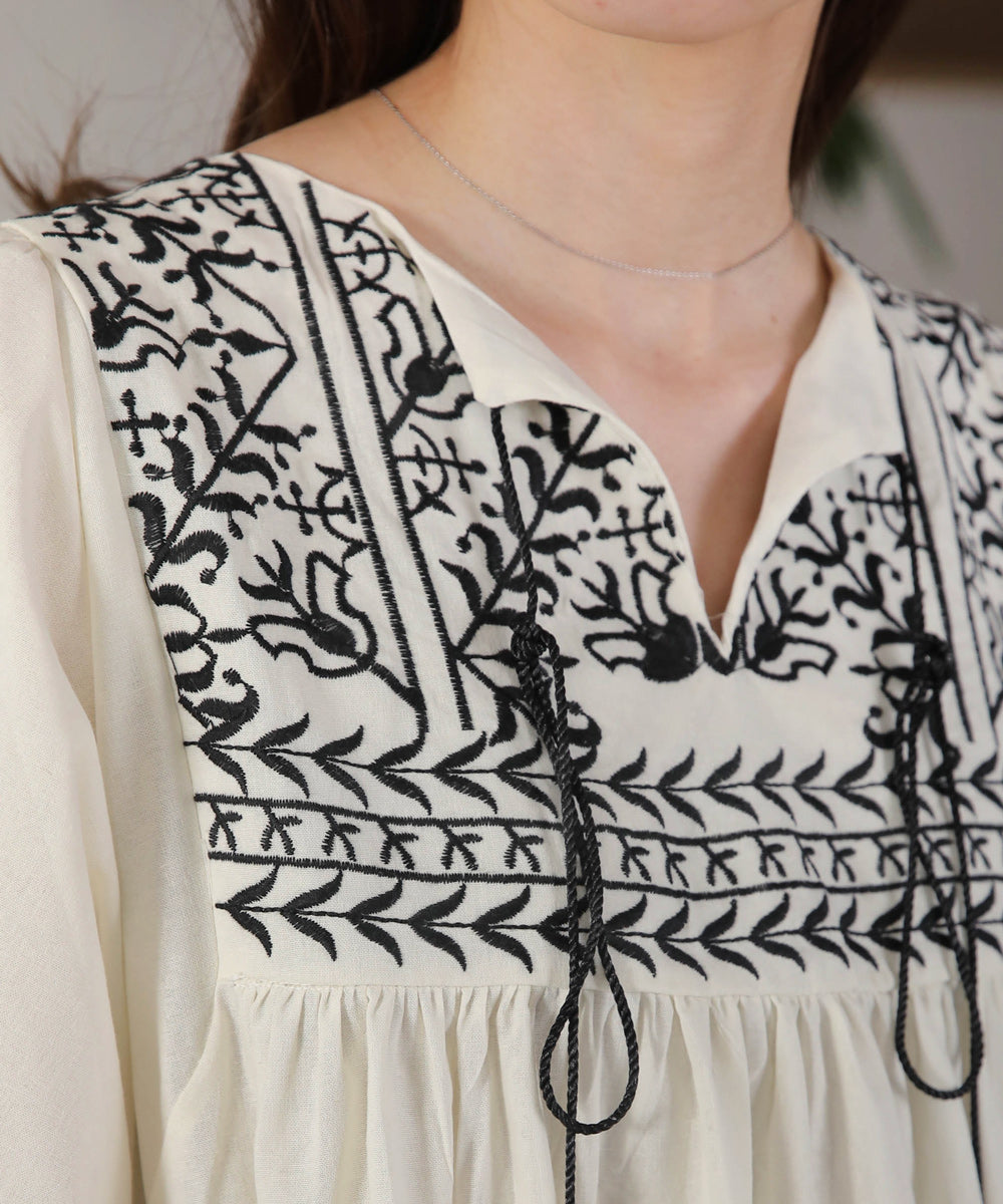 Bab フロント刺繍タッセルワンピース