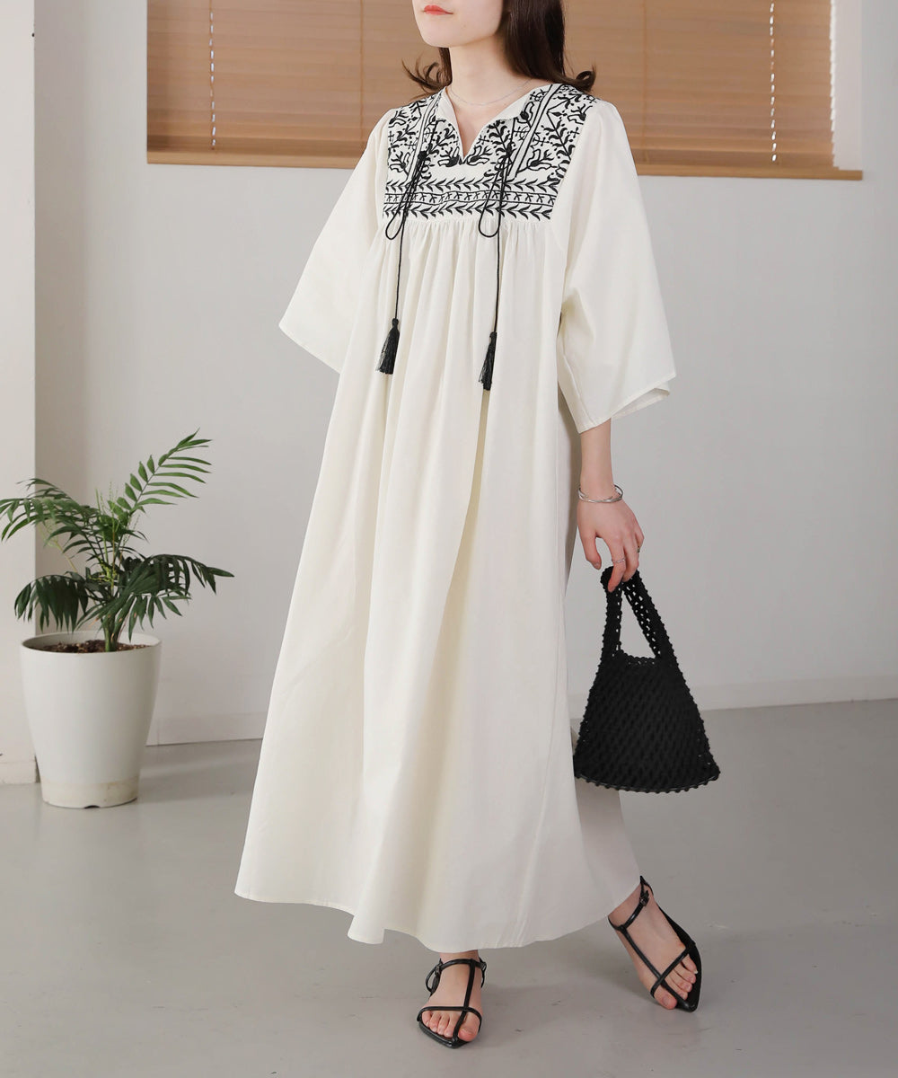 Bab フロント刺繍タッセルワンピース