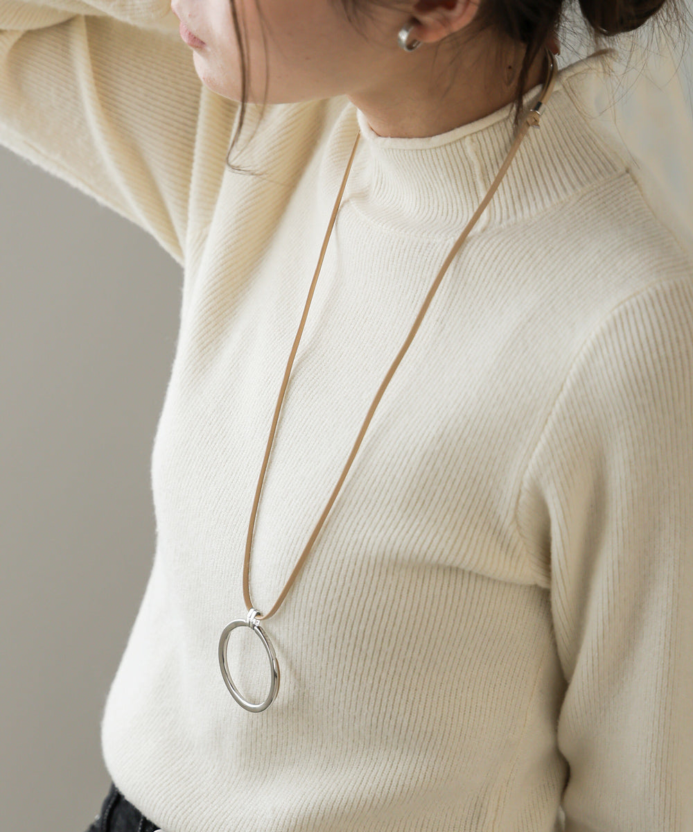 リングモチーフネックレス