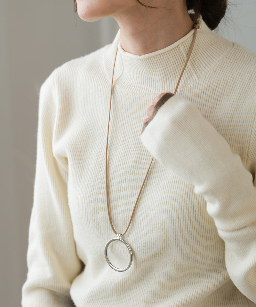 リングモチーフネックレス