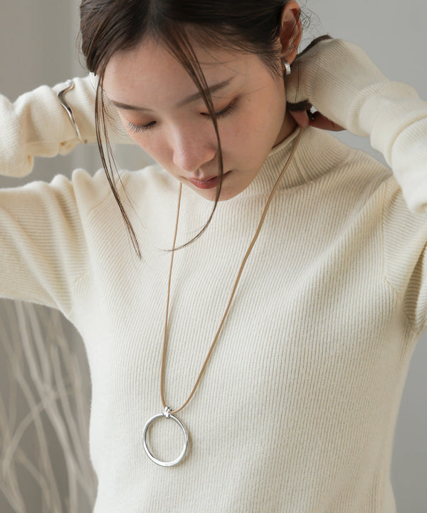 リングモチーフネックレス
