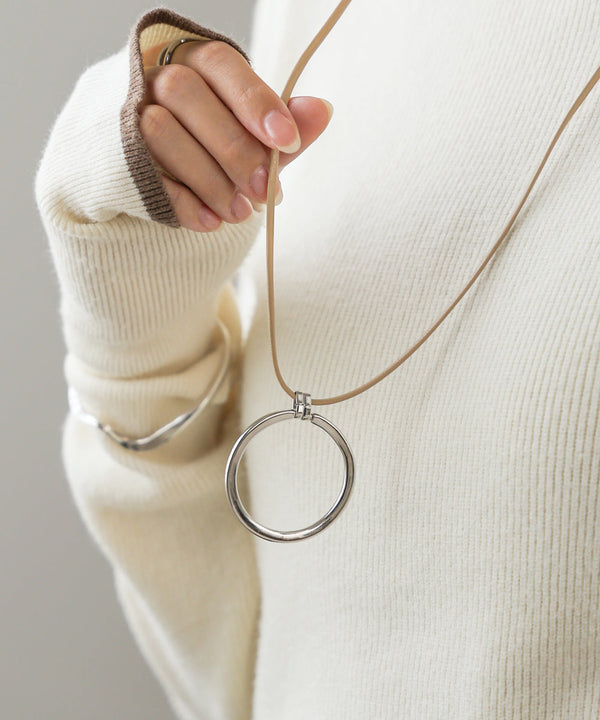 リングモチーフネックレス