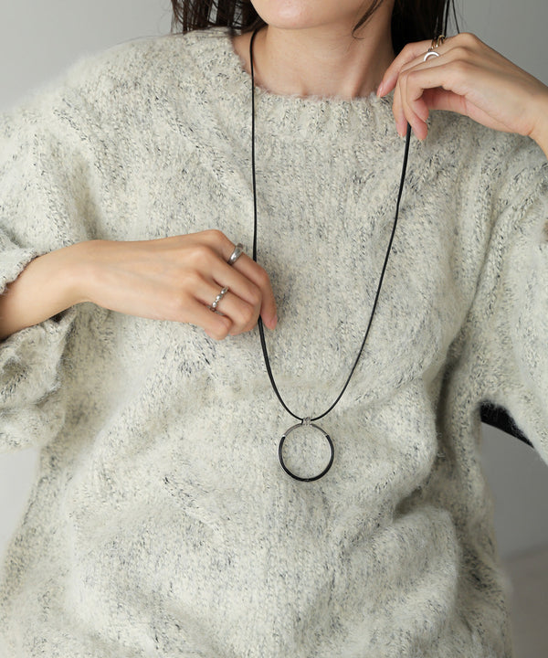 リングモチーフネックレス
