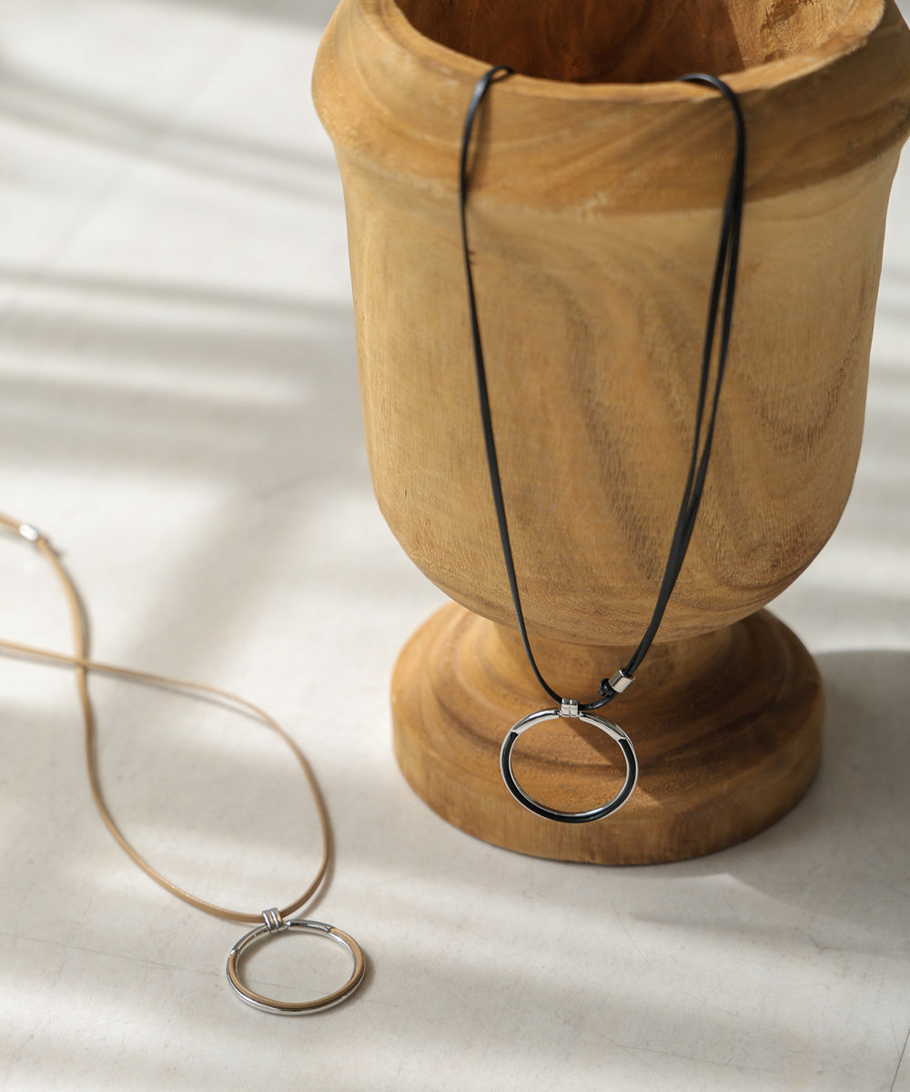 リングモチーフネックレス