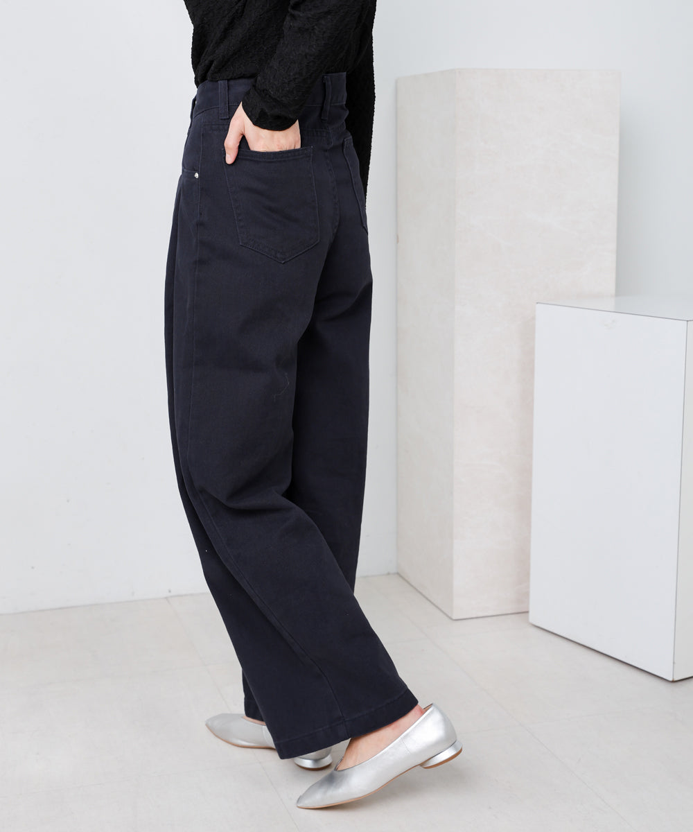 タックワイドパンツ
