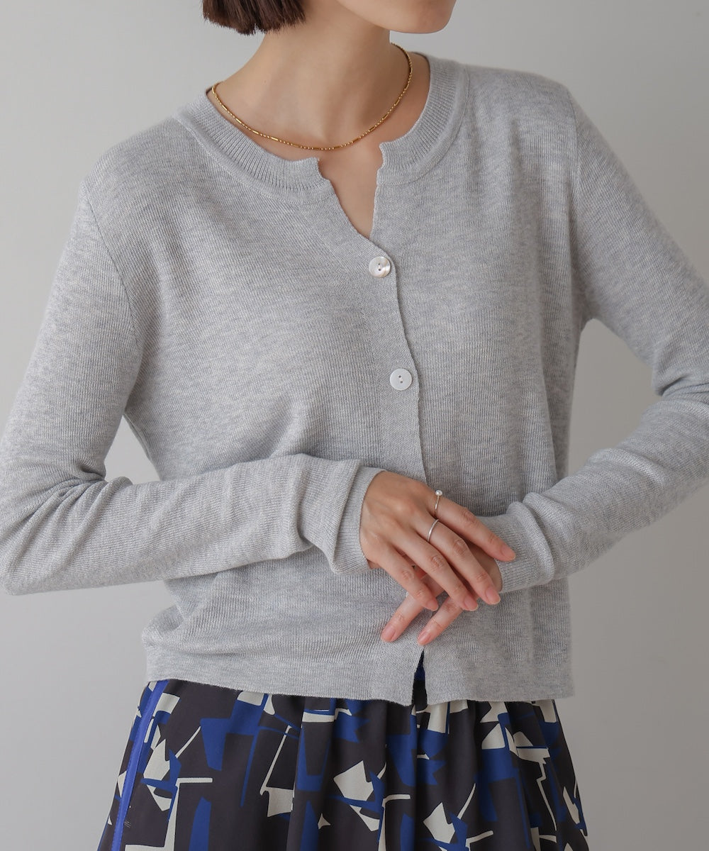 ソフトタッチキーネックカーデ