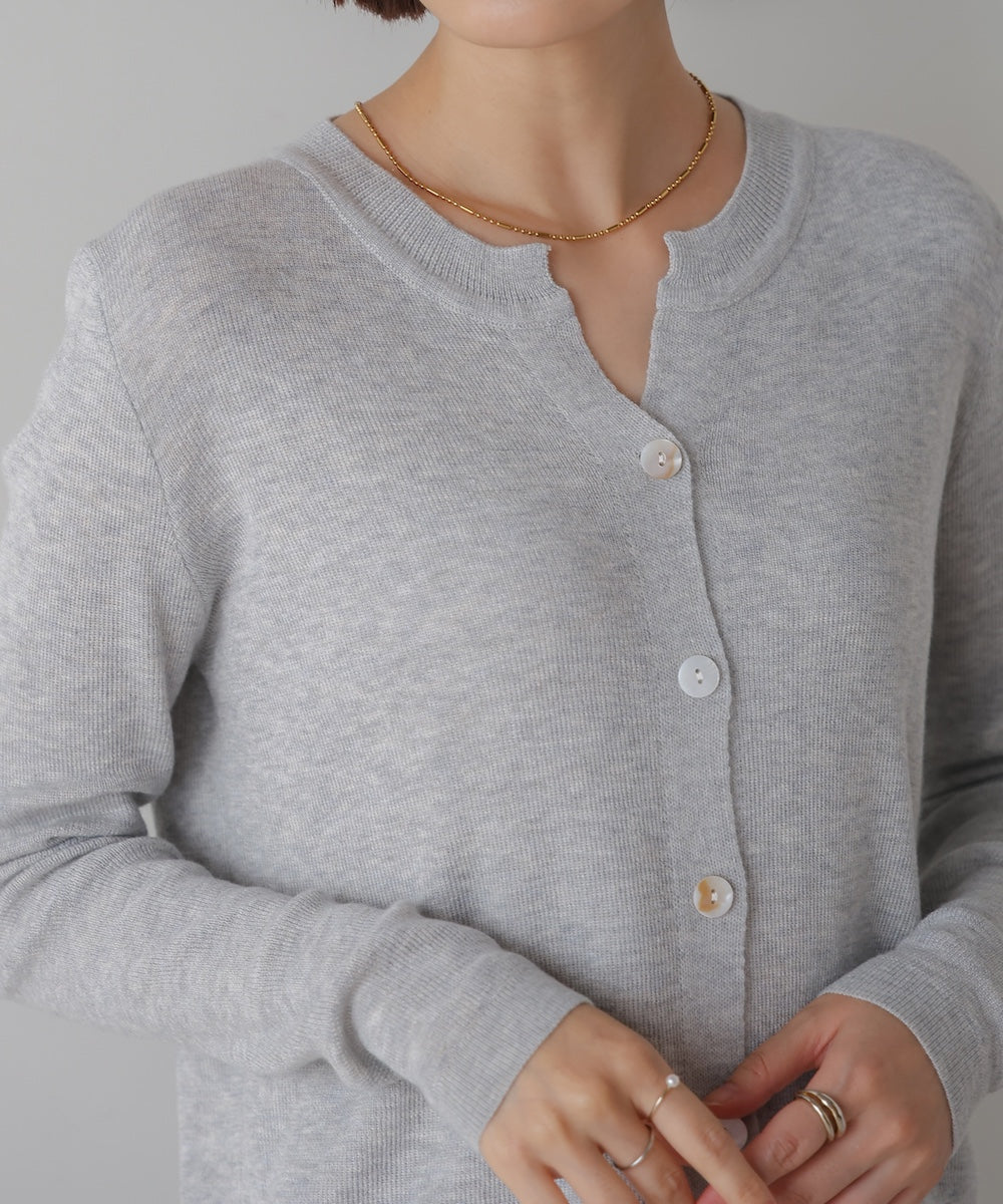 ソフトタッチキーネックカーデ