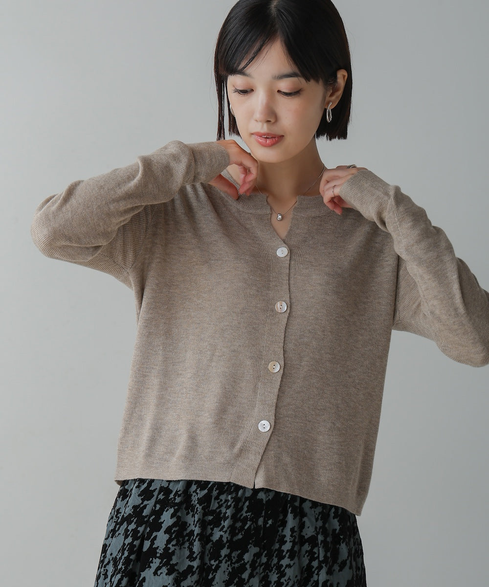 ソフトタッチキーネックカーデ