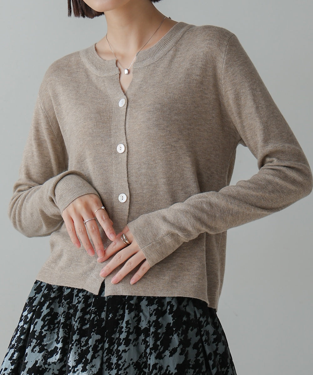 ソフトタッチキーネックカーデ