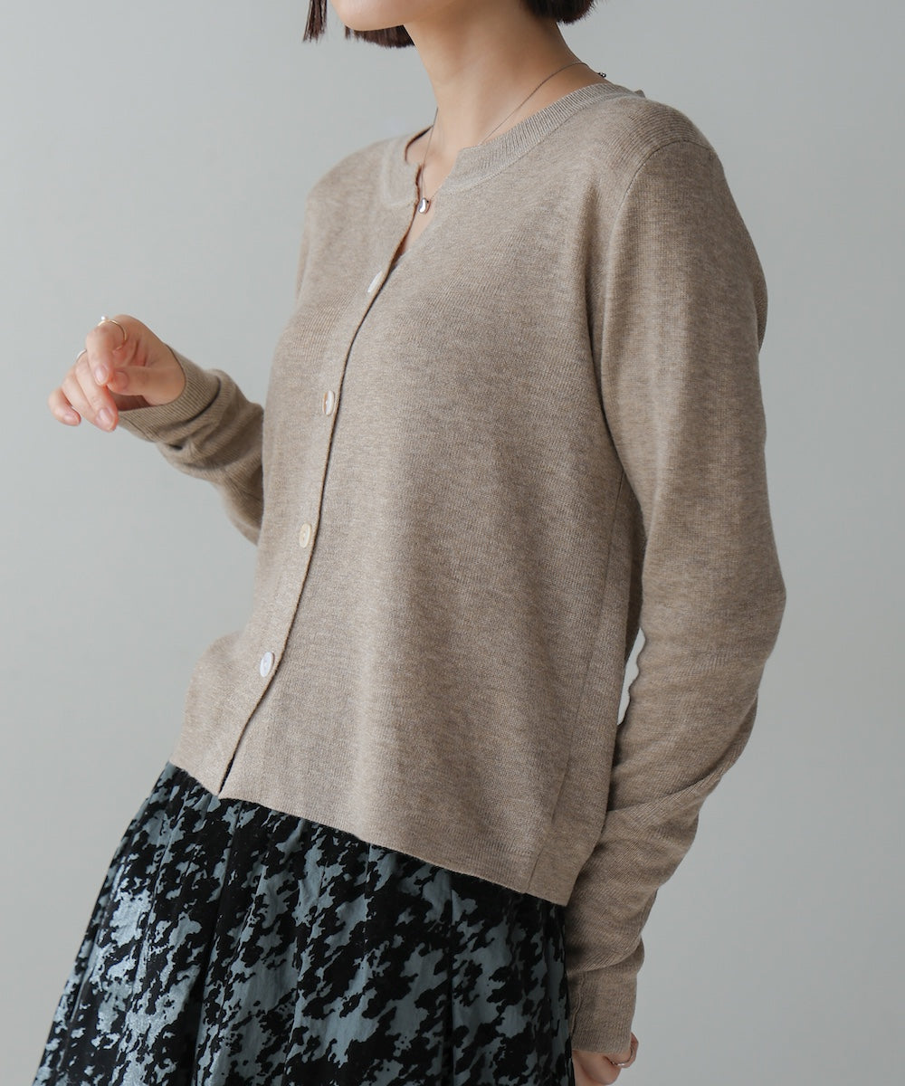 ソフトタッチキーネックカーデ