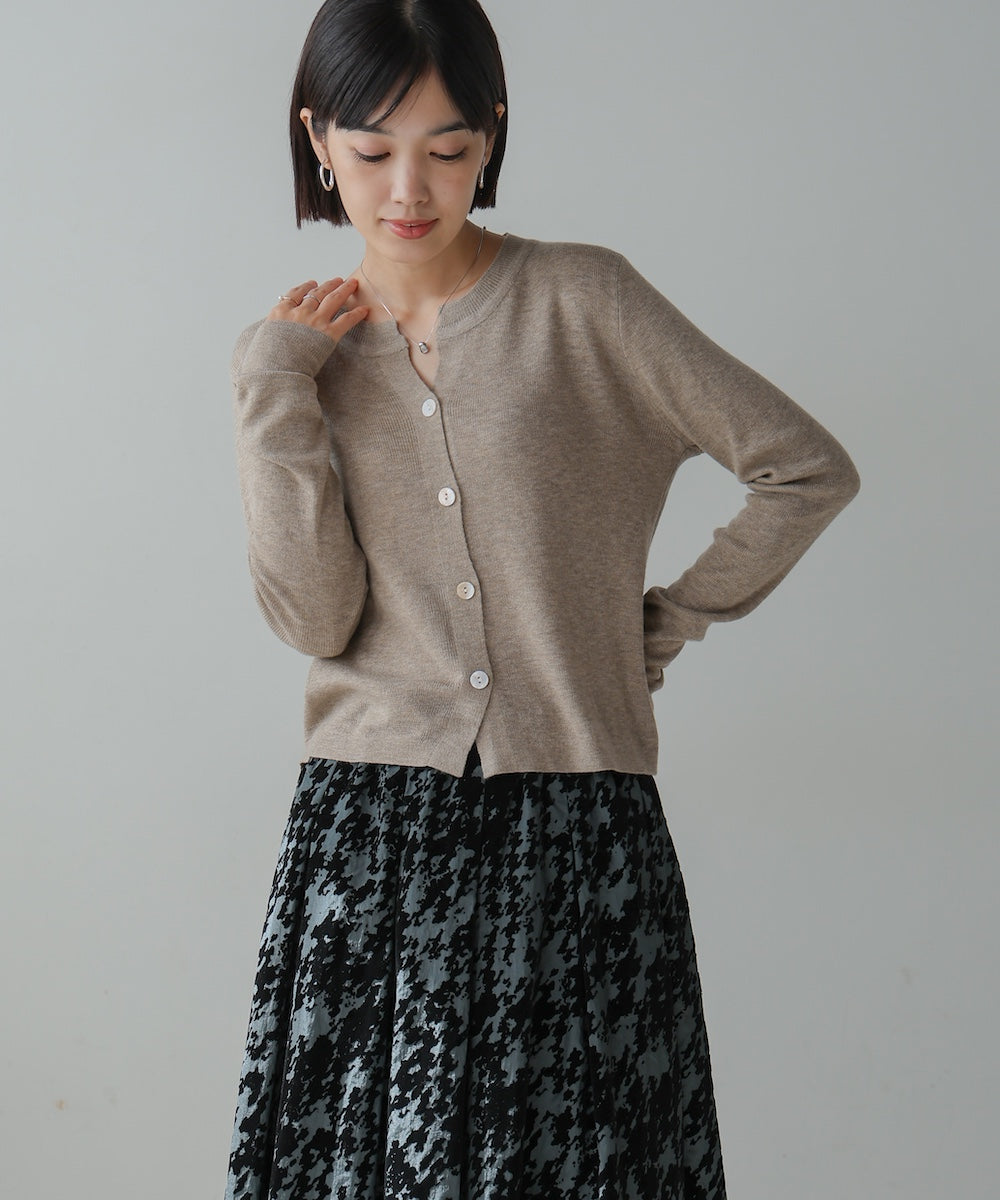 ソフトタッチキーネックカーデ